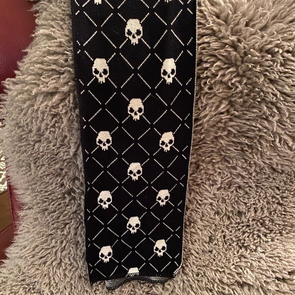 le chateau Accessories - Skull Scarf Le Chateau
